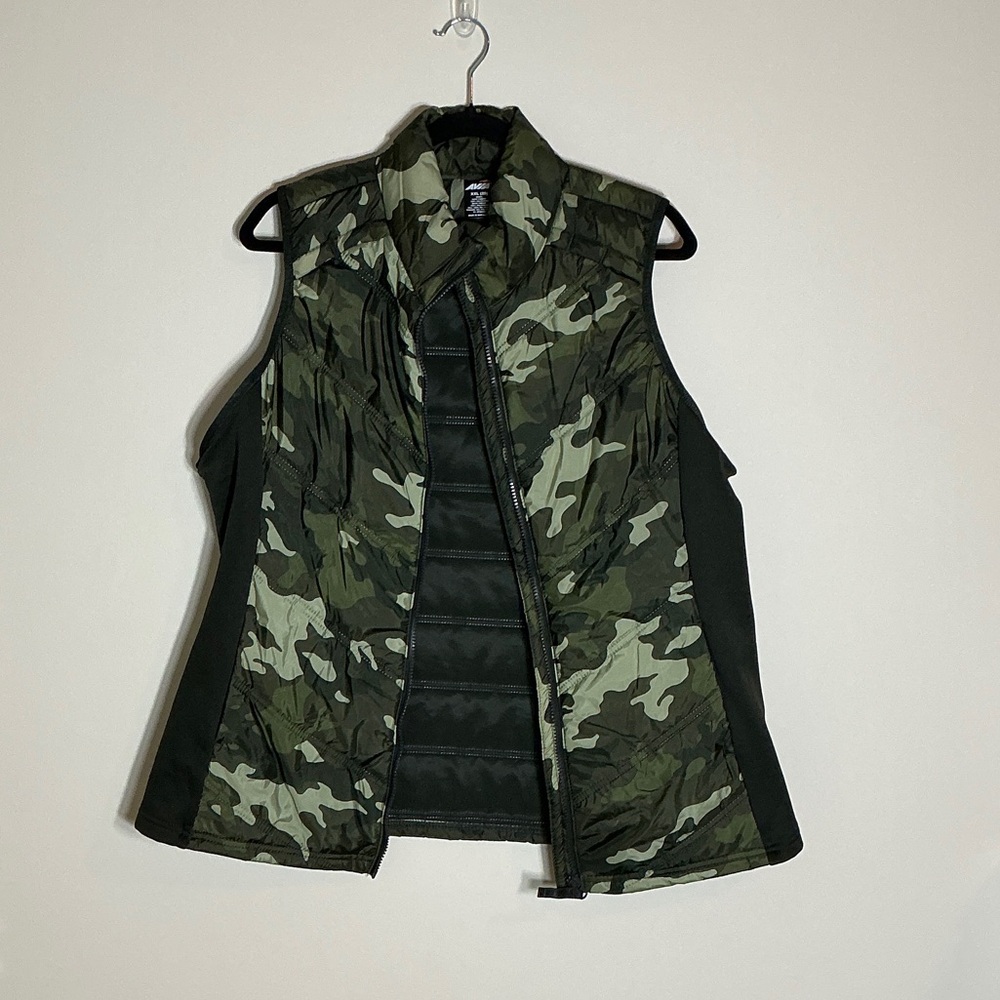 Avia Women's Green Camouflage Vest